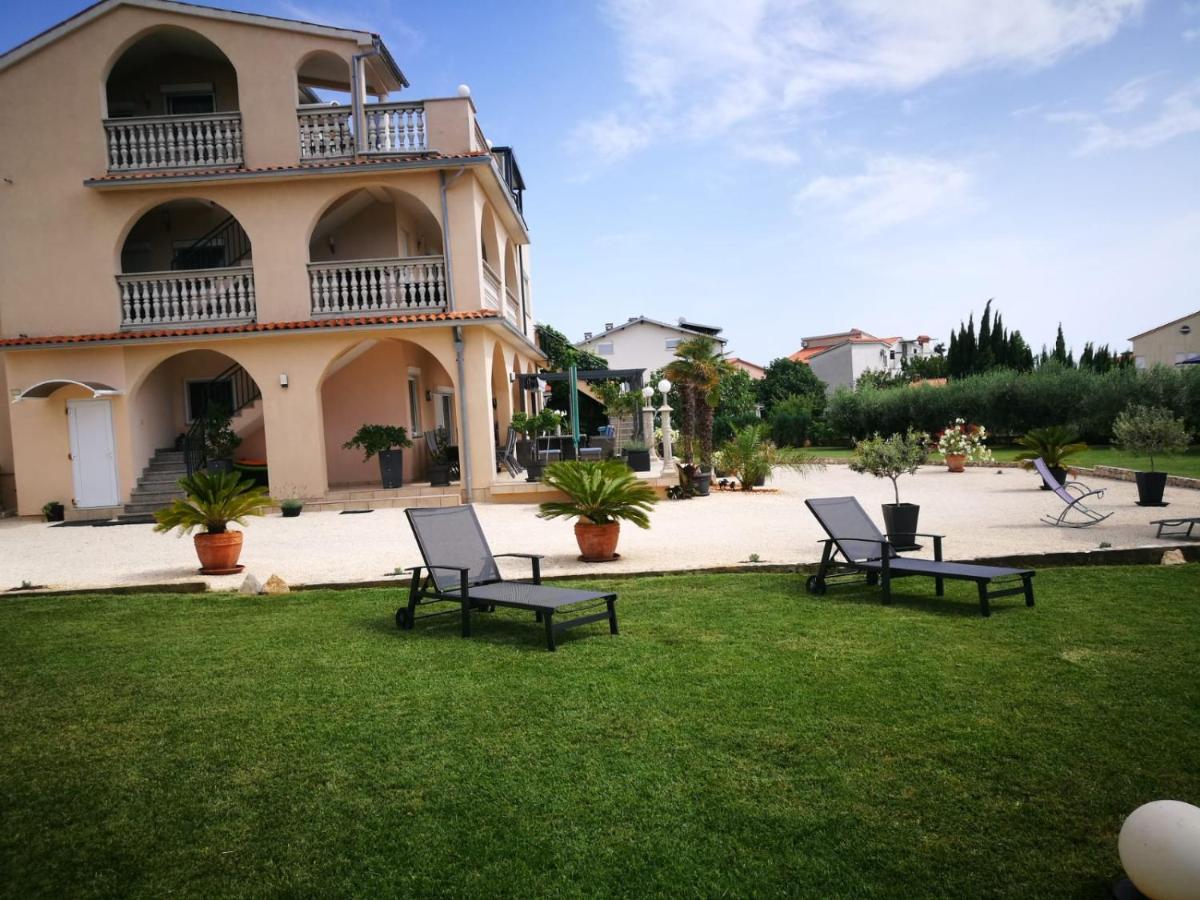Villa Meli - Apartments Mit Meerblick Medulin Exterior foto